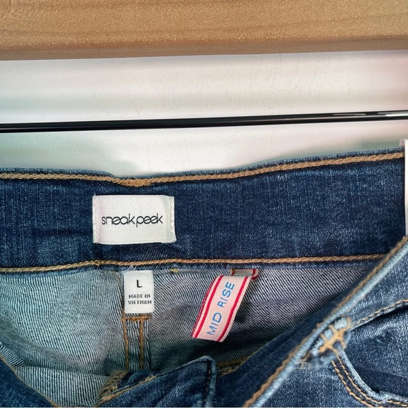 Sneak Peek Mid Rise Side Stripe Blue Jean Shorts size large NWT - Picture 2 of 4